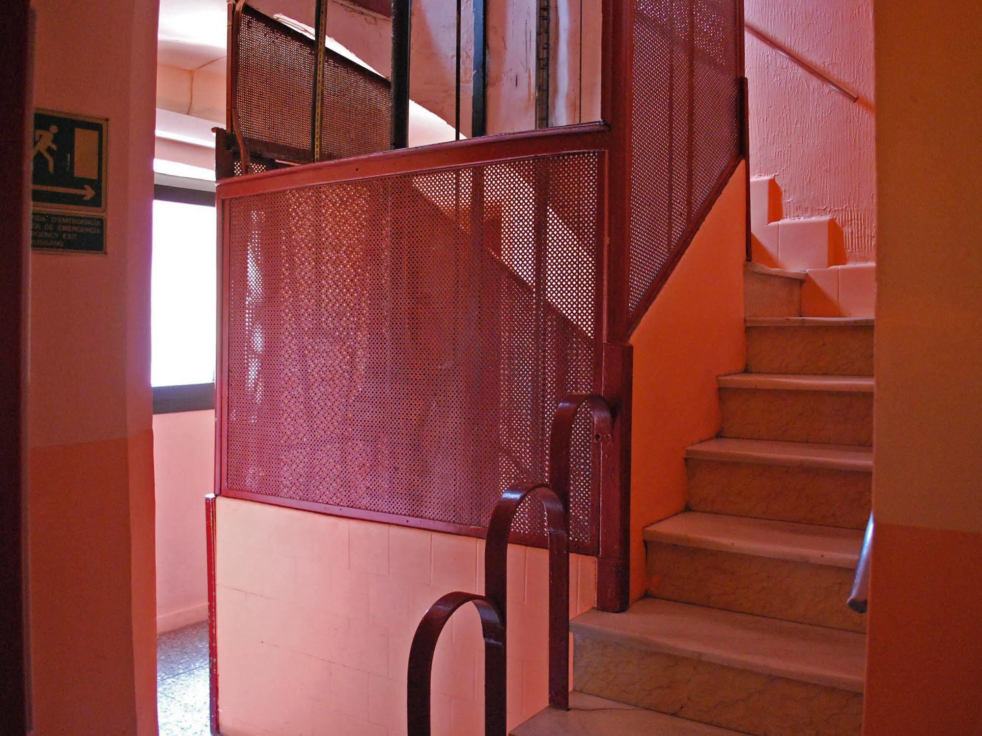 Hostal Radio ברצלונה מראה חיצוני תמונה